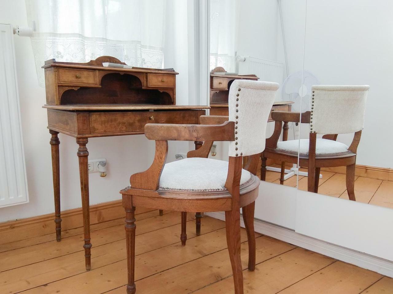Living In History - Modern Country Cottage ドゥーデルドルフ エクステリア 写真